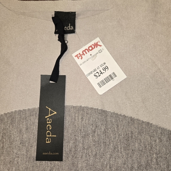 Aaeda Grey Color Block Oversized Sweater Small New - Picture 2 of 7